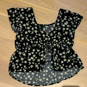 Cropped floral top! Size - Medium